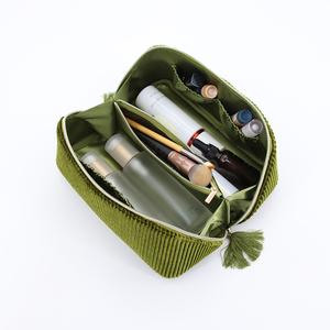 Pochette Cosmetica da <span class=keywords><strong>Viaggio</strong></span> Personalizzata Ecologica <span class=keywords><strong>in</strong></span> Velluto Stropicciato con Cerniera e Manico Morbido, Leggera per la Bellezza - Product Image 2