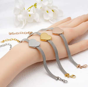 Jietao - Brazalete de Acero Inoxidable con Baño de Oro PVD, Resistente al Deslustre, con Correa de Reloj Plateada de Moda para <span class=keywords><strong>Mujer</strong></span>, con Dije de Corazón Grande - Product Image 6