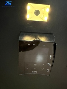 Distributeur automatique numérique avec écran tactile 43 pouces et vérification d'âge pour articles de vente au détail, vente en gros, paiement sans espèces - Product Image 4