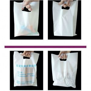 Sacs promotionnels en plastique à quatre doigts imprimés sur mesure pour vêtements, cosmétiques et emballages cadeaux – Texte graphique sur le sac - Product Image 3