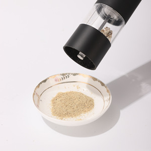 Оптовый набор электрических мельниц для соли и перца из пластика, автоматические, на батарейках, экологичные, с управлением одной кнопкой, на литиевых батареях - Product Image 6