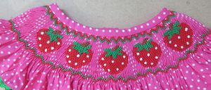 Robe à pois roses smockée à la main pour filles, avec manches volantées et bordure verte, vêtements d'été pour tout-petits et enfants - Product Image 4