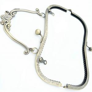 20.5cmエンボス加工<span class=keywords><strong>M</strong></span>字型プラムブロッサムブレスレット口ゴールドメタルハンドル女性ハンドバッグ財布フレームシルバーガンブラックアンティーク - Product Image 6