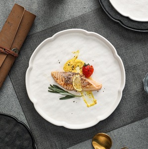 Vajilla de cerámica blanca y negra <span class=keywords><strong>simple</strong></span> creativa de alto aspecto, plato de carne esmerilada para <span class=keywords><strong>restaurante</strong></span> y Hotel, plato de comida occidental con patrón - Product Image 3