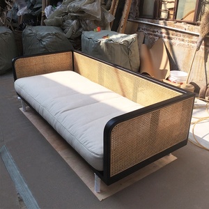 Conjunto de Sofá de Rattan de Três Lugares Edição Vermelha com Estrutura de Madeira Sólida para Uso em Armazéns e Academias - Product Image 2