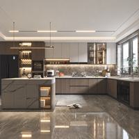 Meubles de cuisine modernes de luxe sur mesure en bois massif écologique avec vitrine à vin intégrée, îlot de rangement et ensemble d'armoires