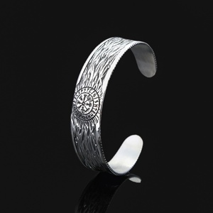 Pulsera Vikinga Qunnique de Acero Inoxidable con Cabeza de Lobo Texturizada para Hombre, Joyería Retro Vintage de Metal Resistente, Regalo - Product Image 1