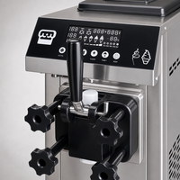 Machine à glaces molles commerciale de haute qualité, corps en acier inoxydable, grande capacité de production, saveurs simples ou multiples (trois saveurs).