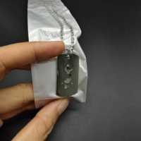 Collier en acier inoxydable gravé en gros avec chaîne à billes et emballage sur carte pour événements musicaux