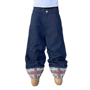 Jean en denim bleu foncé ample et décontracté pour homme, coupe large, avec revers retroussés et imprimé drapeau britannique vieilli, style hip-hop urbain - Product Image 1