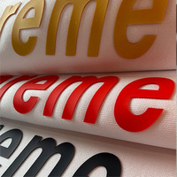 Étiquette de vêtement en silicone 3D gaufrée écologique avec logo personnalisé pour t-shirt
