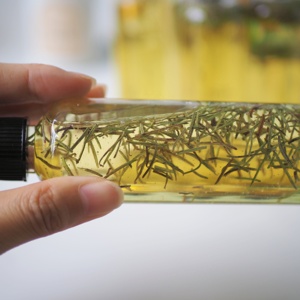 Olio per Capelli OEM/ODM al Rosmarino e Olio di Ricino Nutriente per Capelli Sani, Lisci e Lucenti con il Tuo Logo Personalizzato per il Confezionamento - Product Image 4