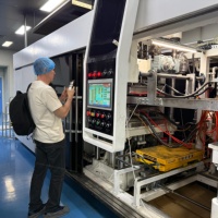 Machine de thermoformage plastique à pression positive et négative pour 3 postes de travail, pour l'emballage sous blister et la fabrication de contenants