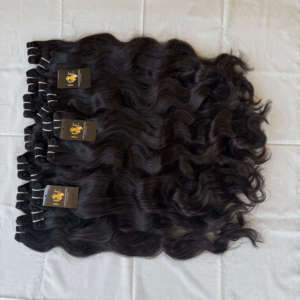 Lots de Cheveux Vierges Indiens Tissés Ondulés Profonds, Extensions de Cheveux Humains Brésiliens Bruts Bouclés, Fournisseurs d'Extensions de Cheveux Humains du Temple Indien - Product Image 1