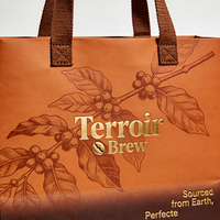 Sac en papier kraft personnalisé de luxe beige biodégradable de qualité alimentaire recyclable avec poignée en ruban pour l'emballage et le transport