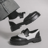 Nouveaux Mocassins à Enfiler Printemps 2026 en Stock Usine, Chaussures Brogues Noires et Blanches à Semelle Épaisse, Chaussures en Cuir Sculpté Vintage