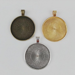 Strahlender Sonnenstrahl Runder Fassungsanhänger Rohling mit Einzelschlaufe für Cabochon-Fassung für Foto-Medaillons zum Basteln - Product Image 5