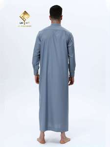 Túnica árabe para hombre HARAMAIN MEN THOUB, material suave de alta calidad, diseño con cuatro botones a presión, incluye puños en las mangas, clip para el pecho, algodón fresco. - Product Image 4