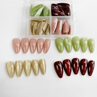 Lot de faux ongles magnétiques œil de chat 4 couleurs mélangées, scintillants, rouge bordeaux, vert, nude, forme amande, réutilisables, couvrance totale