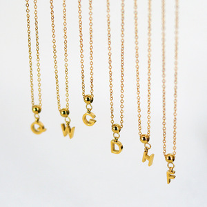2024 изящное минималистичное ожерелье из нержавеющей стали, маленькое милое ожерелье с 26 буквами, гипоаллергенное ожерелье с позолоченным именем 18 карат - Product Image 1