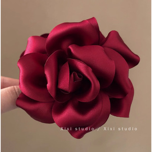 Pince à cheveux/pince requin en satin à motif floral, chic et élégante à la française, pour femme, un accessoire de coiffure sophistiqué. - Product Image 3