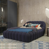 Lit de luxe moderne de conception italienne, cadre en bois massif, velours, taille King, ensemble de meubles de chambre nordique, plateforme capitonnée pour hôtel