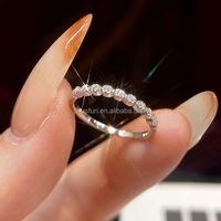 Chine gros VVS D couleur ronde Moissanite éternité Banque Ring925 argent Sterling plaqué rhodium femmes beaux bijoux de fiançailles