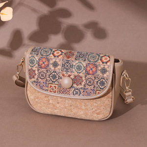 <span class=keywords><strong>Borsa</strong></span> Leggera da Donna in Stile Etnico Retrò con Stampa a Colori Contrastanti, Chiusura con Cerniera Rivestita in Legno e <span class=keywords><strong>Tracolla</strong></span> Singola - Product Image 4