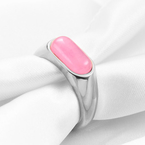 Bague en acier inoxydable 8 mm en or 18 carats avec incrustation de pierre rose sertie clos, bijou unisexe tendance, cadeau - Product Image 3