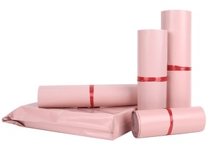 Sacs d'expédition en polyéthylène imperméables à fermeture autocollante imprimés sur mesure pour l'emballage et l'expédition de vêtements - Product Image 4