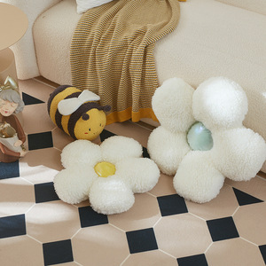 Peluche Abeille Géante Douce et Moelleuse, Animal en Peluche Abeille Bombée avec Coussin Fleur - Product Image 5
