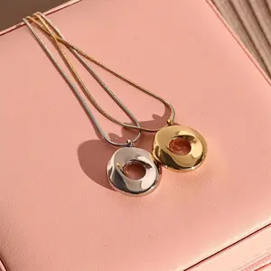 Collier géométrique minimaliste européen et américain pour femmes, Design circulaire, collier à pendentif rond en acier titane haut de gamme