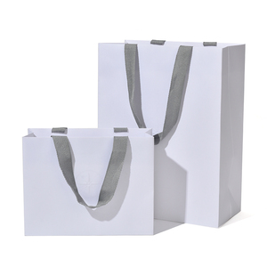 Bolsa de Papel Kraft Blanca de Alta Calidad con Logotipo Personalizado, Impresa en Fábrica, para Calcetines, Bolsa de Regalo para Compras - Product Image 1