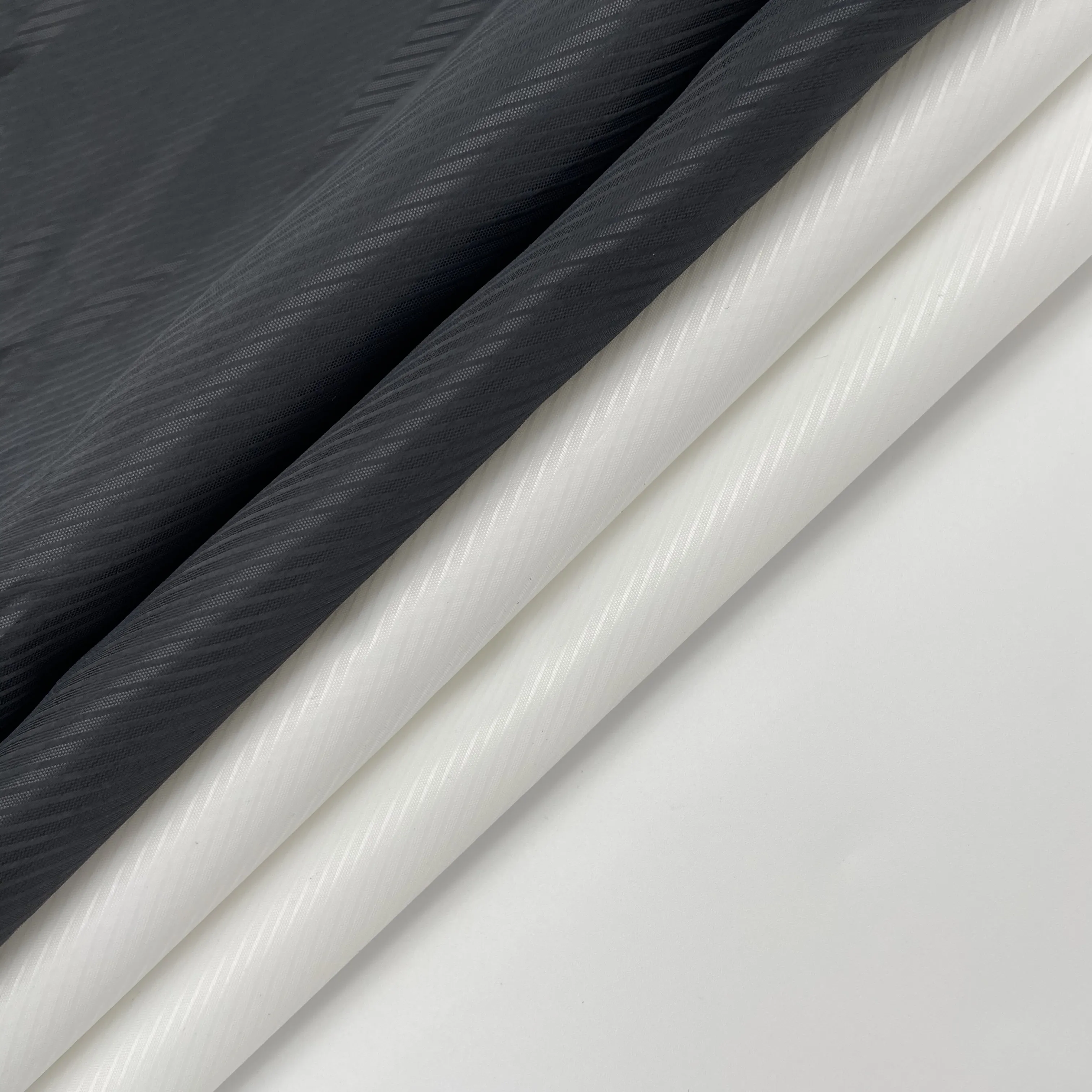 สีขาวเคลือบ Pu 300ครั้งโพลีเอสเตอร์ผ้าแพรแข็งผ้าสิ่งทอผ้าแพรแข็งผ้าแพรแข็งสีขาวผ้า