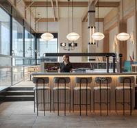 Comptoir de bar moderne en surface solide translucide éclairé par LED pour usage commercial dans les hôtels et centres commerciaux