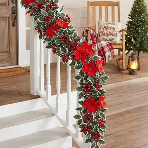 Guirlande de Noël artificielle avec baies de poinsettia et feuilles vertes pour décorations de porte, de cheminée et de fêtes - Product Image 2
