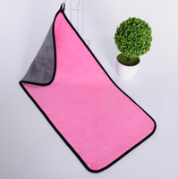 Serviette en microfibre polaire corail personnalisée, petite série acceptée, étiquette tissée OEM, séchage rapide, sans peluches, pour les magasins de produits automobiles