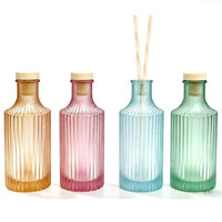 Diffuseur de parfum de luxe personnalisé avec logo, bouteille en verre givré côtelé, bâtonnets en rotin, marque privée OEM, parfum d'ambiance pour hôtel, spa, marque