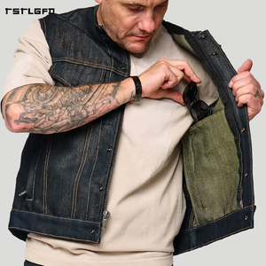 Gilet en denim brut indigo ciré pour homme, col bandoulière, double poche à rabat, empiècement en cuir, surpiqûres dorées, coupe ajustée, style motard - Product Image 4