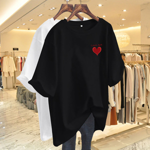 T-shirt à manches courtes en coton 100% personnalisé en gros, micro-étiquette, dessin animé, imprimé d'amour d'été pour femmes, col rond ample, haut pour femmes - Product Image 2