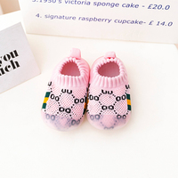 Nouvelle Arrivée Chaussures-chaussettes pour bébé en maille tricotée rose clair avec languette de traction, semelle souple et flexible en TPE antidérapante, vente en gros personnalisée