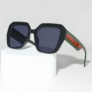 نظارات شمسية ماجورمايز بإطار مربع كبير موديل 2021 الجديد بعدسات متدرجة خفيفة الوزن بإطار كامل من البلاستيك بتصميم عتيق للنساء والرجال - Product Image 3