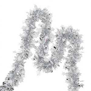 Guirlanda de Natal e Ano Novo com Fitas Plásticas Coloridas, Lantejoulas Rubia e Flores de Papel - Product Image 1