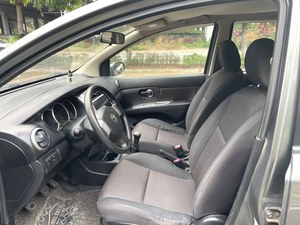 Exclusivo <span class=keywords><strong>Nissan</strong></span> Livina Cross GX 2008, Transmisión Manual, Volante a la Izquierda, Diseño Oscuro R15, Asientos Plegables, Tu Declaración de Estilo de Vida - Product Image 5