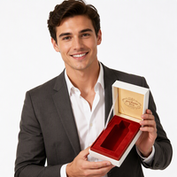 Coffret cadeau de parfum de luxe avec insert en velours, couvercle intérieur en feuille d'or, emballage en carton rigide avec revêtement UV, impression personnalisée, vente en gros OEM