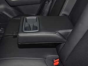 Offre Spéciale Voiture d'occasion Toyota RAV4 Hybride 20L 2WD Elite AWD SUV Compact de Luxe 0 km pour le marché d'Oman, des Émirats Arabes Unis et de Téhéran - Product Image 6