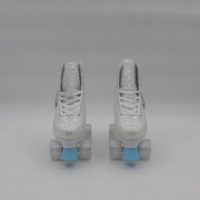 Yijiu ABEC-7 patins à roulettes pour enfants OEM solides avec lampe semelle extérieure en PVC chaussures de skate à 4 roues pour patineurs de 3 ans