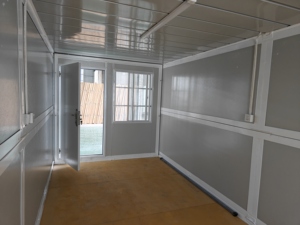 Maison conteneur modulaire pliable préfabriquée de 20 pieds à installation rapide, en panneaux sandwich d'acier, pour bureau, école ou grand hangar - Product Image 6