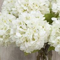 Arrangements de fleurs artificielles d'hortensia de haute qualité pour la décoration intérieure de la maison et des hôtels, avec vase en verre