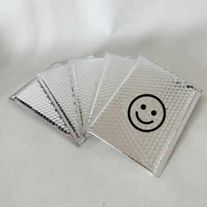 Sobre de correo de burbujas de 2 mil ecológico plateado personalizado, biodegradable para embalaje de ropa, entrega de regalo para envío de zapatos - Product Image 1